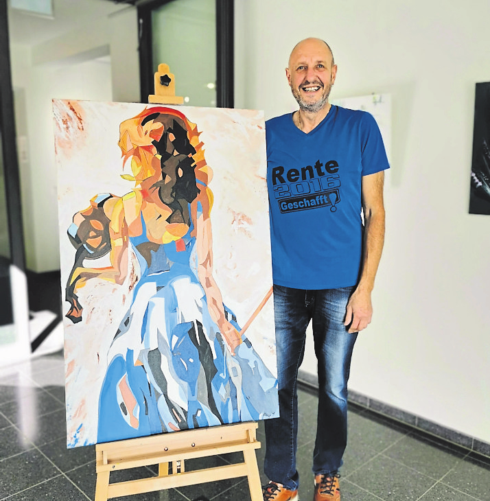 Kurt Weber aus Batten malt farbenfrohe Bilder mit ganz unterschiedlichen Motiven. Farbenfroh sind sie aber alle. Foto: Katharina Lubosz