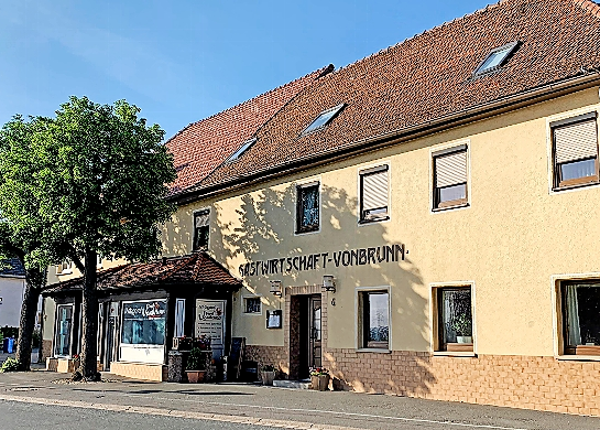 Die Metzgerei und Gastwirtschaft Vonbrunn lädt zru Kerwa ein.