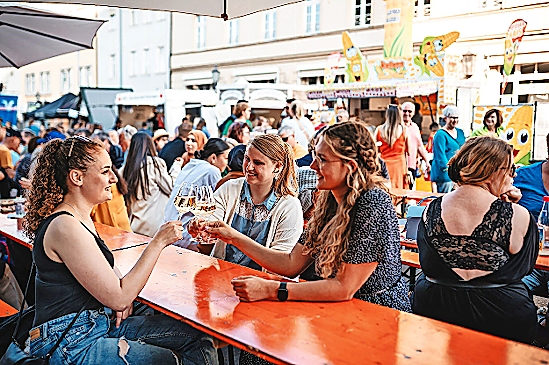 Beim Stadtfest können alle Generationen ein paar schöne Stunden miteinander verleben.
