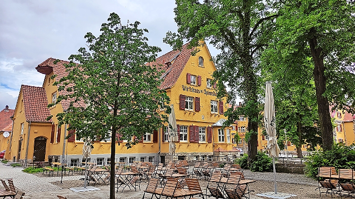 Am Ortseingang von Mainleus, in Hornschuchshausen, präsentiert sich seit 1914 das „Wirtshaus zur Spinnstube“ mit seinem wunderschönen „Wirtsgarten“. Gut erreichbar mit dem Auto (Parkplatz direkt an der Straße nach Mainleus) und mit dem Fahrrad, vom Main-Radweg nur ein paar Meter entfernt. Auch zu Fuß von der Kieswäsch aus ist der Biergarten gut zu erreichen. FOTO: PR