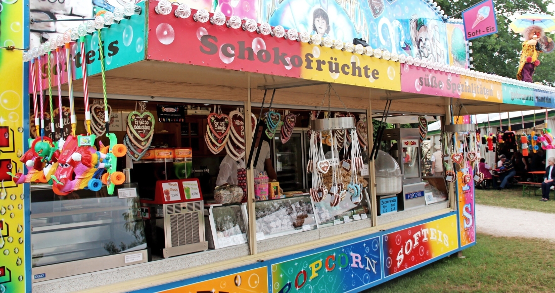 Leckermäulchen finden an den Süßigkeitenbuden alles, was das Herz begehrt. FOTO: ARCHIV
