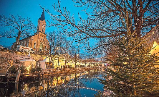 Der Lendhafen ist zur Adventzeit in eine romantische Atmosphäre gehüllt. Foto: Helge Bauer