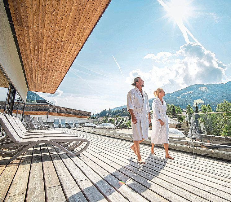Zwischen Alpenglühen und Dampfbad - Wellness in der Region verbindet Landschaft und Lebensgefühl. Foto: Mathias Prägant