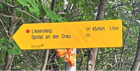 Der Liesersteig ist ein alpiner Weg zwischen Spittal und Seeboden. Er führt durch die Lieserschlucht. Dort ist auch eine Trittschule zu finden, die wurde zum Üben fürs alpine Gelände errichtet, soll Wanderern Sicherheit bringen.