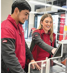 Die REWE Group Österreich bietet attraktive Lehrplätze. Fotos: REWE