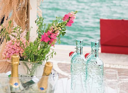 Sommerabend am Wörthersee: Cafés, Bars und Uferbereiche bleiben bis in den Abend belebt. Foto: Petra Nestelbacher