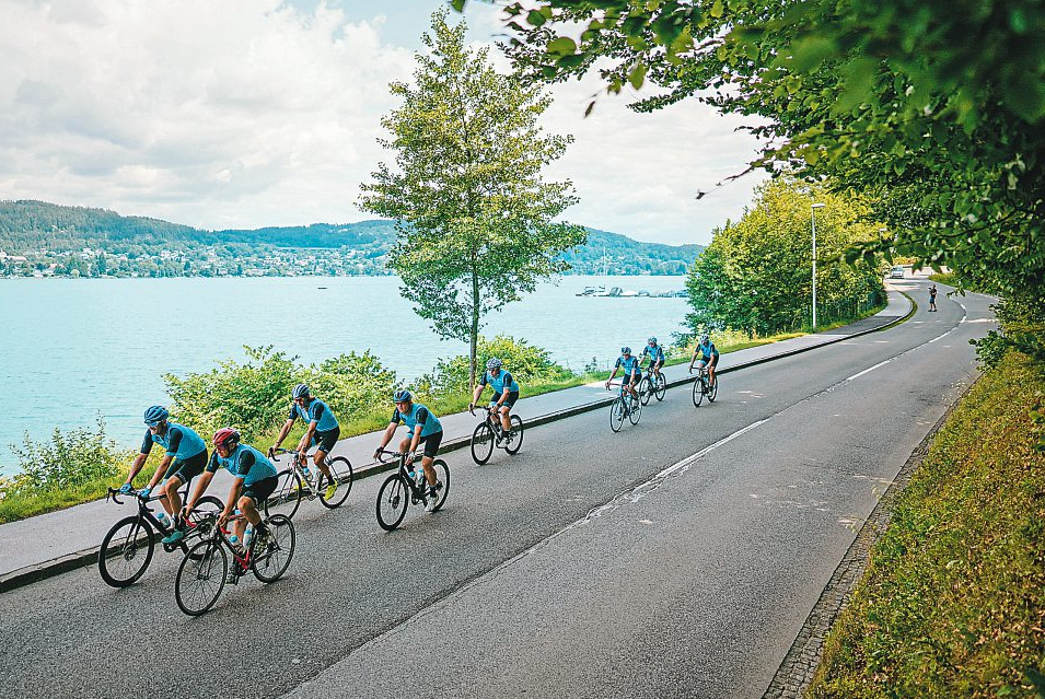 Radfahren rund um den Wörthersee: gut ausgebaute Wege mit direktem Seeblick. Foto: martin hofmann