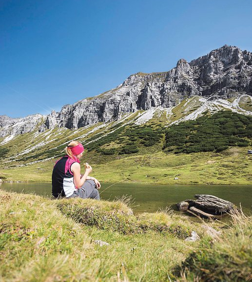 Tipp: Den Speck schon vor der Wanderung schneiden. Foto: Patrick Daxenbichler - stock.adobe.com