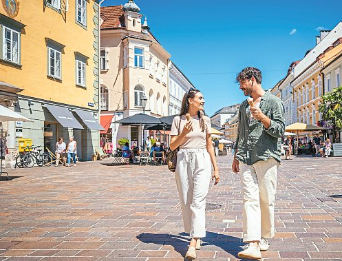 Ein Eis in der Innenstadt darf im Sommer nicht fehlen<br/>Foto: Michael Stabentheiner
