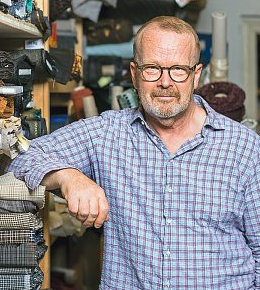 Jan Meier studierte Design, war als freischaffender Kostümbildner tätig, verantwortete sieben Jahre lang die Kostümund Maskenabteilung der Ruhrtriennale und ist seit 2015 Direktor der Abteilung Kostüm, Maske und Garderobe der Salzburger Festspiele.Foto: Neumayr Fotografie - Christian L