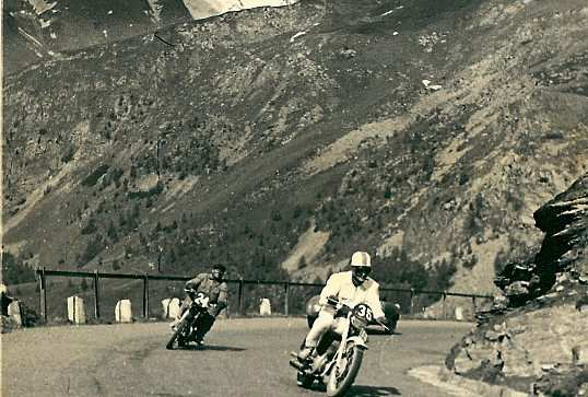 Die berühmten Glocknerkurven der internationalen österreichischen Alpenrundfahrt. Foto: Riedel