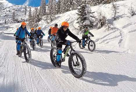 Perfekte Kombi: Spaß mit dem Fatbike, Loipengenuss & Kulinarik. Foto: alpinefatbike.com/Michael Stix