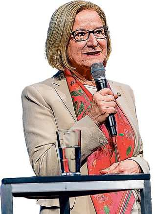 Johanna Mikl-Leitner zeigte sich von der Ausstellung angetan.