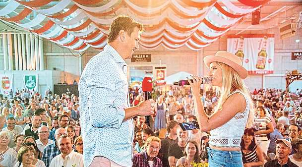 Das abwechslungsreiche Musikprogramm sorgt für ausgelassene Volksfeststimmung.