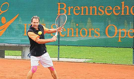 Sportarten wie Tennis gibt es für Erwachsene und Kinder. Foto: Familien-Sport-Dorf Feld am See