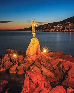Romantisch sind die Nächte in Opatija - die Perle der Adria.Foto: erikzunec - stock.adobe.com