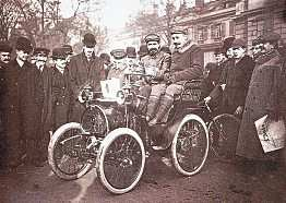 <b>1898</b> Mit der „Voiturette“ legte Renault die Basis für ein Imperium. Foto: Renault Communications