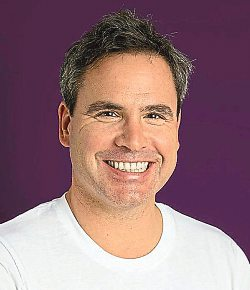 Erich Wagner von www.feelgood-center.at“ gibt wertvolle Tipps für einfache Fitnessübungen zu Hause. Foto: feel good