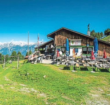 Gemütliche Einkehr und ausgezeichnete Küche mit Panoramablick auf das mittlere Inntal.