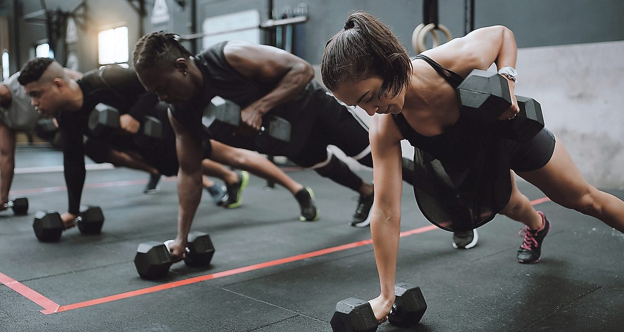 Bei Krafttraining sollten Jugendliche einem fachkundigen Konzept folgen. Foto: Armand B/peopleimages.com - stock.adobe.com