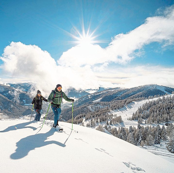 Besucher können die Region auch bei geführten Touren erkunden, die nicht nur die Landschaft, sondern auch die Geschichte und Traditionen der Nockberge lebendig werden lassen. Foto: Mathias Prägant