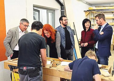 Dietmar Meinschad, Cornelia Hagele, Stefan Wirtenberger, Annemarie Reich und Christian Härting in der PTS Telfs. Foto: MG Telfs