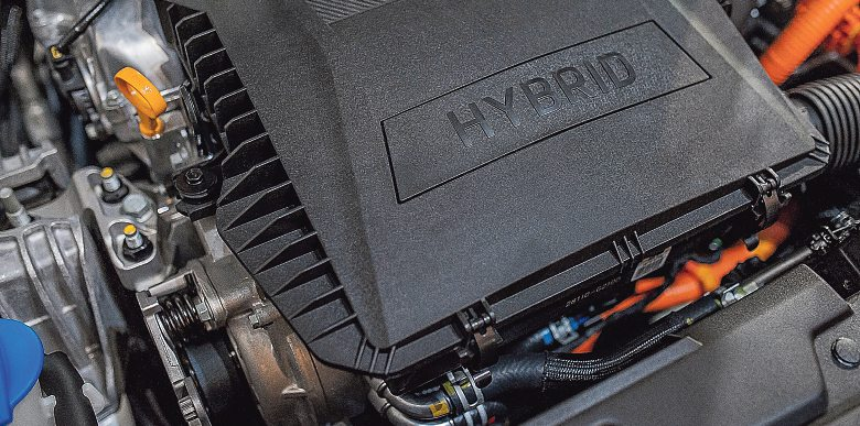 Bei einem Hybridfahrzeug arbeiten Elektro- und Verbrennungsmotor zusammen. Foto: kiri-stock.adobe.com