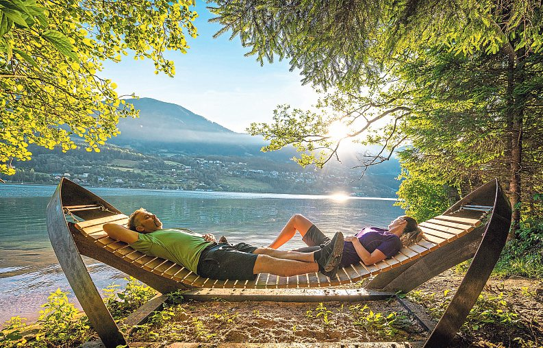 Blühende Wiesen, glitzerndes Wasser und sanfte Wege - die Slow Trails rund um den Millstätter See sind ein Genuss für die Sinne. Foto: Gert Perauer/MBN Tourismus