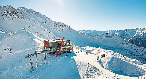 Auf Gäste in Osttirol warten weite Schwünge zwischen 266 Dreitausendern.