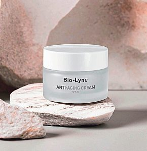 Clean Beauty Made in Deutschland: Die Anti-Aging Pflege von BioLyne ist frei von Silikonen, Parabenen, PEG, Mikroplastik, vegan und ohne Tierversuche. Fotos: Bio-Lyne