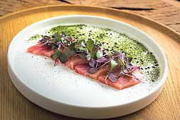 Genuss vom Feld auf den Teller: Das Restaurant bietet das Beste der Natur. Foto: Matic Grmek