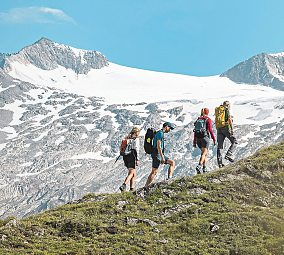 Wandern durchs Gschlößtal mit seinen Gletschern, Almdörfern und Gebirgsbächen. Foto: Nationalpark Hohe Tauern/Mathaeus Gartner