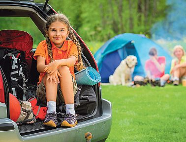 Für Kinder bedeutet Camping Abenteuer, Freiheit und Stockbrot am Lagerfeuer - und für Eltern eine Auszeit mit bleibenden Erinnerungen. Foto: Gorilla-stock.adobe.com