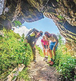 Der Almbutler führt Urlauber zu den schönsten Plätzen. Foto: Peter Maier/Austrian Mediahouse