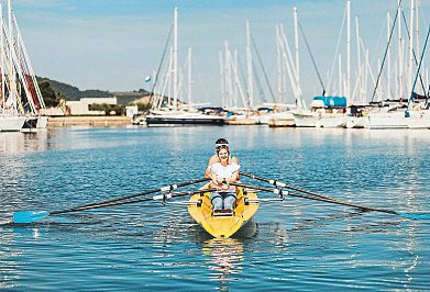 Gäste erlernen die Grundlagen des Ruderns und paddeln aufs Meer. Foto: Dragan Zlatanovic/Visit Izola