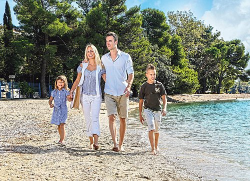 Mit seinen flach ins Meer abfallenden Stränden ist Crikvenica perfekt für Familien. Foto: Frank Heuer