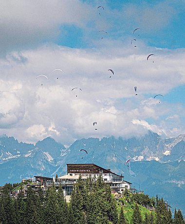 Diesen Sommer locken Events wie die ,Kitzbühel Klassik“-Konzerte und das „Red Bull X-Alps“-Rennen in die Gamsstadt Foto: zooom / Sebastian Marko