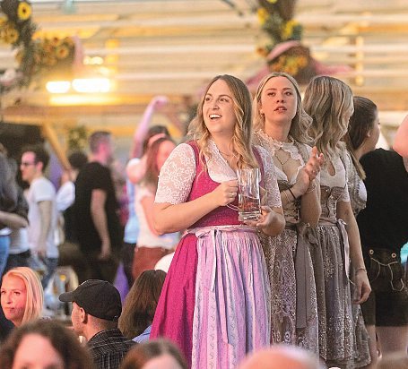 Gaudi garantiert: Ausgelassene Stimmung herrscht in der Stiegl-Halle. Foto: Wildbild