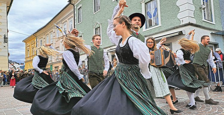 Fotos: Christina Natascha Kogler; Kindervolkstanzgruppe Klagenfurt