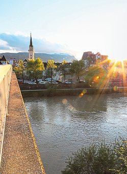 Herbstlicher Hüttengenuss auf den Bergen und Spätsommerabende in der Draustadt Villach. Foto: Stadt Villach/Carina Kofler