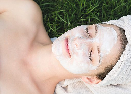 Nur beste natürliche Zutaten werden zu wohltuenden Gesichtsmasken verarbeitet. Foto: Laszlo – stock.adobe.com