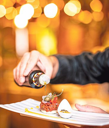 Die Kulinarischen Nächte bringen die Aromen der Region an festlich gedeckte Tische. Foto: Gert Perauer/MBN Tourismus