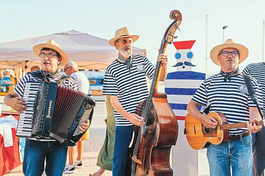 Der „Fettfisch-Monat“ ist ein buntes Fest mit Musik, bei dem lokale Betriebe ihre Spezialitäten präsentieren. Fotos: TZ Crikvenica