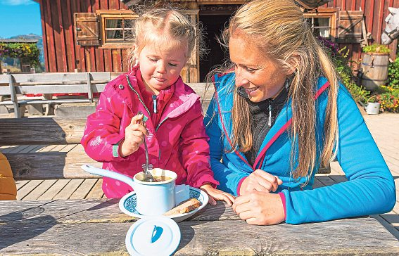 Bei einer Wanderung über die Gontalscharte (li.) oder beim Familienwandertag darf eine Pause nicht fehlen. Foto: Franz Gerdl/Tourismusregion Katschberg-Rennweg