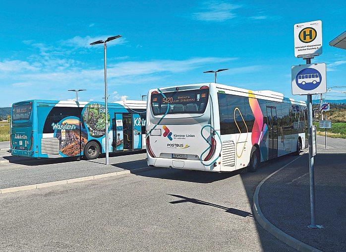 Regionale Busse machen Halt beim Bahnhof Kühnsdorf. 