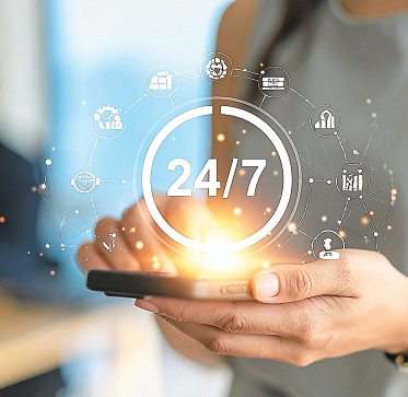 Barrierefrei wohnen bedeutet Sicherheit und Selbstständigkeit, vom Eingang bis ins Badezimmer - auch mit Hilfe der Technik.   Foto: NaimStock-stock.adobe.com