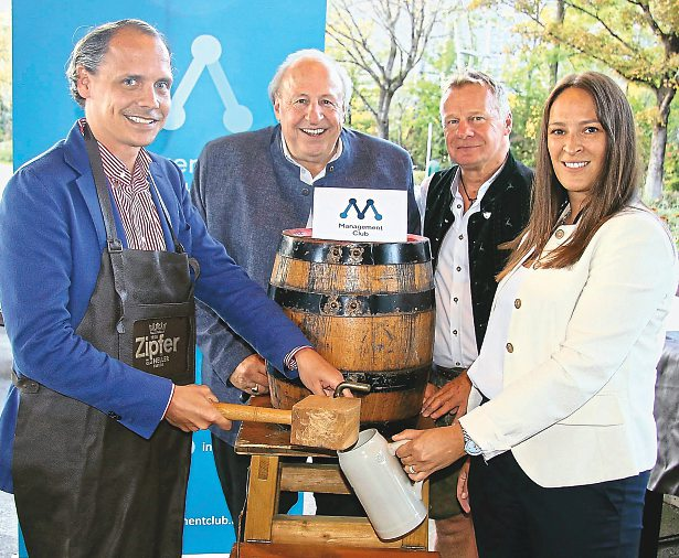 O'zapft is: NR Jakob Grüner, Helmut Lutz, Erwin Walch (MC) & Johanna Haselwanter (Brau Union, v.l.).
