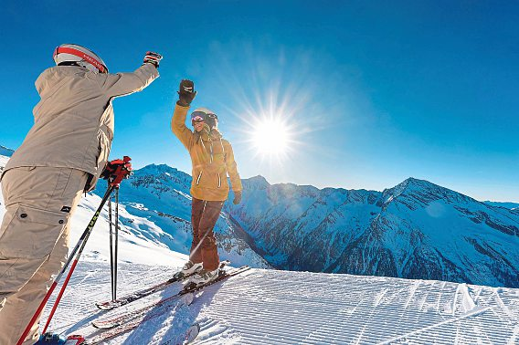 Hoch hinaus auf 3000 Meter: Am Mölltaler Gletscher trifft Sonnenschein auf Pulverschnee. Foto: martinlugger.com