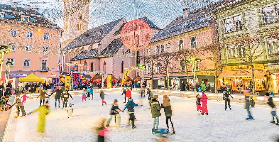 Der Villacher Advent stimmt mit Eislaufplatz, Alpen-Adria-Flair, Kulinarik, Kultur und entspanntem Flanieren und Shoppen auf Weihnachten ein.   Foto: Michael Stabentheiner