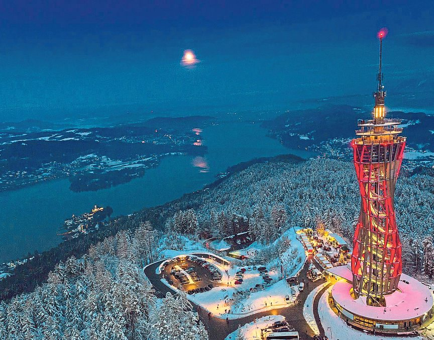 Ein Besuch des Pyramidenkogels lohnt sich: Von oben zeigt sich der Advent wortwörtlich wolkenlos. Foto: Gert Steinthaler